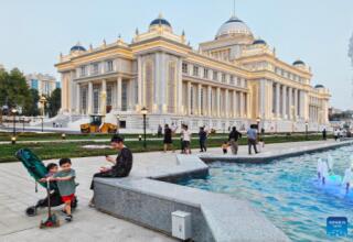 Tour de 10 días por Uzbekistán y Tayikistán