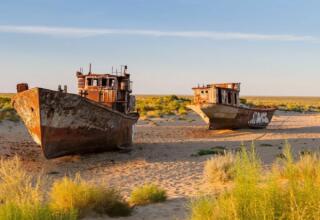 Sur la côte de la mer d'Aral